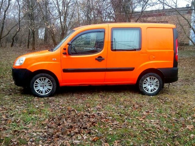 Желтый Фиат Добло, объемом двигателя 1.2 л и пробегом 187 тыс. км за 5200 $, фото 2 на Automoto.ua