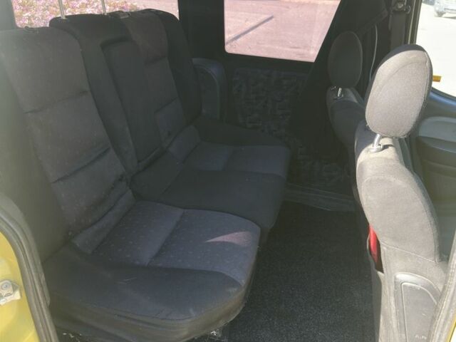 Желтый Фиат Добло, объемом двигателя 1.2 л и пробегом 223 тыс. км за 4150 $, фото 8 на Automoto.ua