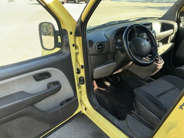 Желтый Фиат Добло, объемом двигателя 1.2 л и пробегом 223 тыс. км за 4150 $, фото 10 на Automoto.ua