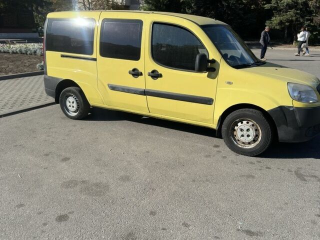 Желтый Фиат Добло, объемом двигателя 1.2 л и пробегом 223 тыс. км за 4150 $, фото 1 на Automoto.ua