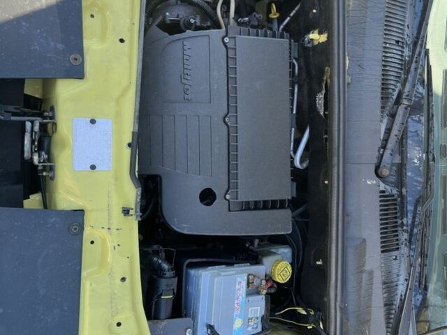 Желтый Фиат Добло, объемом двигателя 1.2 л и пробегом 223 тыс. км за 4150 $, фото 7 на Automoto.ua