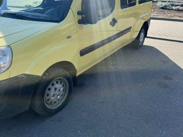 Желтый Фиат Добло, объемом двигателя 1.2 л и пробегом 223 тыс. км за 4150 $, фото 5 на Automoto.ua
