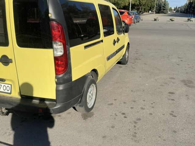 Желтый Фиат Добло, объемом двигателя 1.2 л и пробегом 223 тыс. км за 4150 $, фото 2 на Automoto.ua