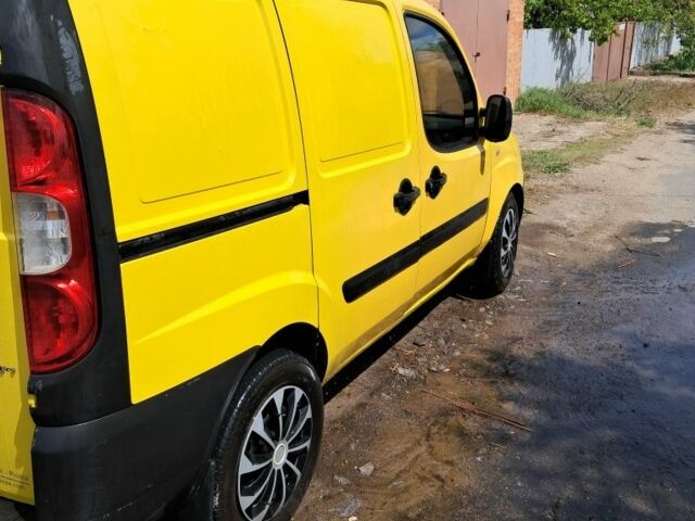 Желтый Фиат Добло, объемом двигателя 1.2 л и пробегом 200 тыс. км за 3200 $, фото 4 на Automoto.ua