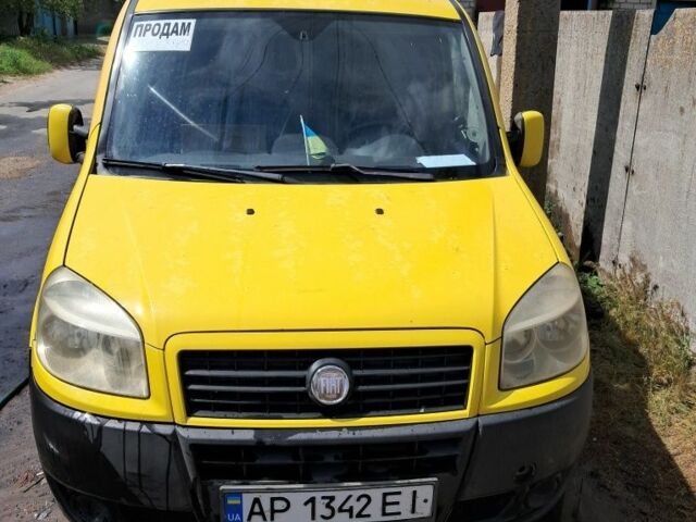 Желтый Фиат Добло, объемом двигателя 1.2 л и пробегом 200 тыс. км за 3200 $, фото 1 на Automoto.ua