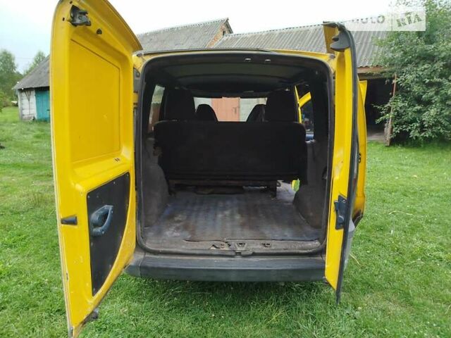 Желтый Фиат Добло, объемом двигателя 1.91 л и пробегом 322 тыс. км за 3100 $, фото 3 на Automoto.ua