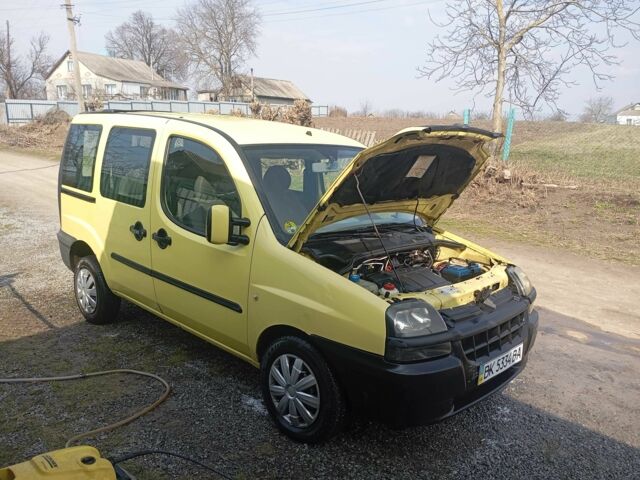 Желтый Фиат Добло, объемом двигателя 1.9 л и пробегом 289 тыс. км за 4099 $, фото 2 на Automoto.ua