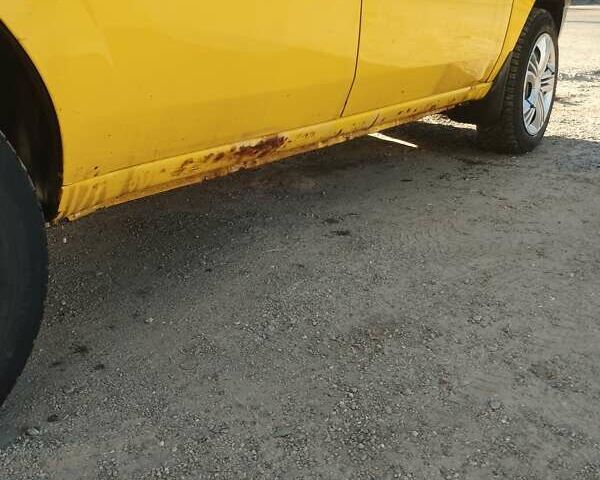 Желтый Фиат Добло, объемом двигателя 1.9 л и пробегом 245 тыс. км за 3500 $, фото 4 на Automoto.ua
