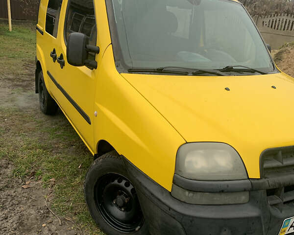 Желтый Фиат Добло, объемом двигателя 1.3 л и пробегом 268 тыс. км за 4000 $, фото 6 на Automoto.ua