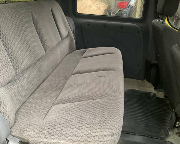 Желтый Фиат Добло, объемом двигателя 1.3 л и пробегом 268 тыс. км за 4000 $, фото 11 на Automoto.ua