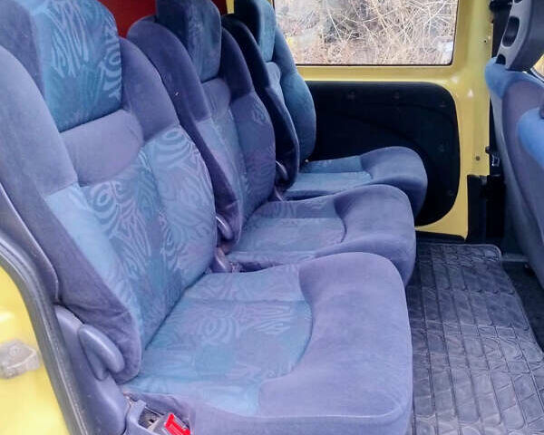 Желтый Фиат Добло, объемом двигателя 1.9 л и пробегом 249 тыс. км за 3300 $, фото 4 на Automoto.ua