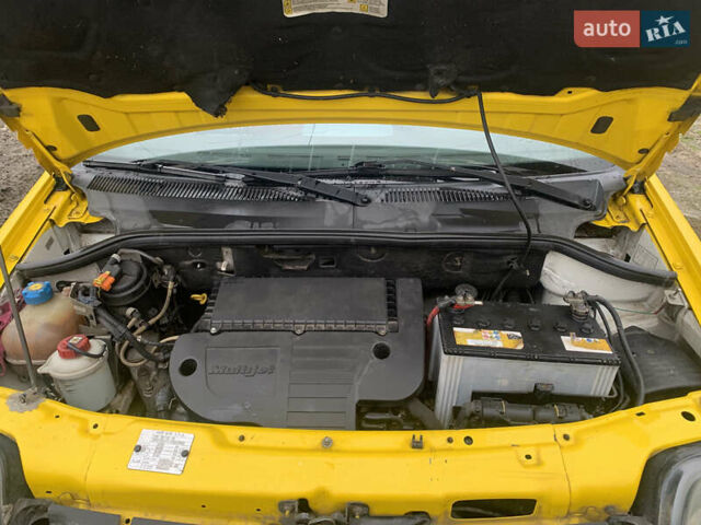 Желтый Фиат Добло, объемом двигателя 1.3 л и пробегом 268 тыс. км за 4000 $, фото 2 на Automoto.ua