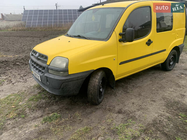 Желтый Фиат Добло, объемом двигателя 1.3 л и пробегом 268 тыс. км за 4000 $, фото 1 на Automoto.ua