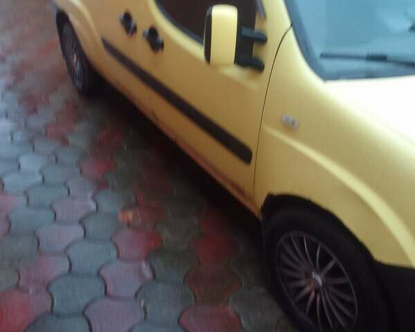 Желтый Фиат Добло, объемом двигателя 1.91 л и пробегом 400 тыс. км за 4200 $, фото 4 на Automoto.ua