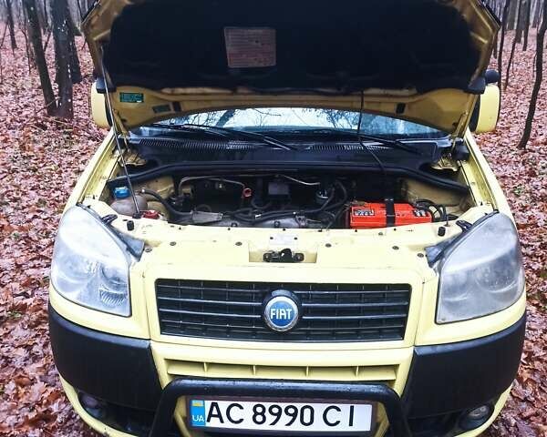 Желтый Фиат Добло, объемом двигателя 1.91 л и пробегом 363 тыс. км за 3400 $, фото 1 на Automoto.ua