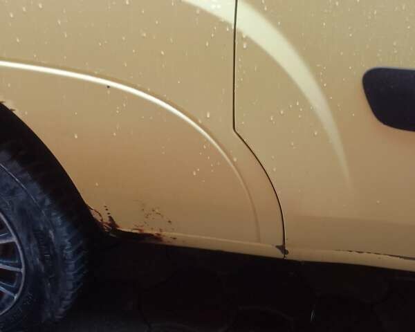 Желтый Фиат Добло, объемом двигателя 1.91 л и пробегом 400 тыс. км за 4200 $, фото 5 на Automoto.ua