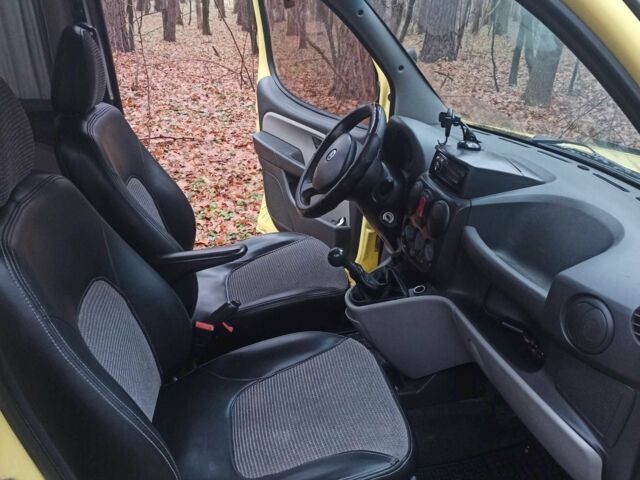 Желтый Фиат Добло, объемом двигателя 1.9 л и пробегом 363 тыс. км за 3400 $, фото 5 на Automoto.ua