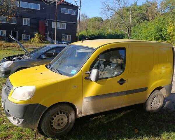 Желтый Фиат Добло, объемом двигателя 1.3 л и пробегом 308 тыс. км за 3100 $, фото 4 на Automoto.ua