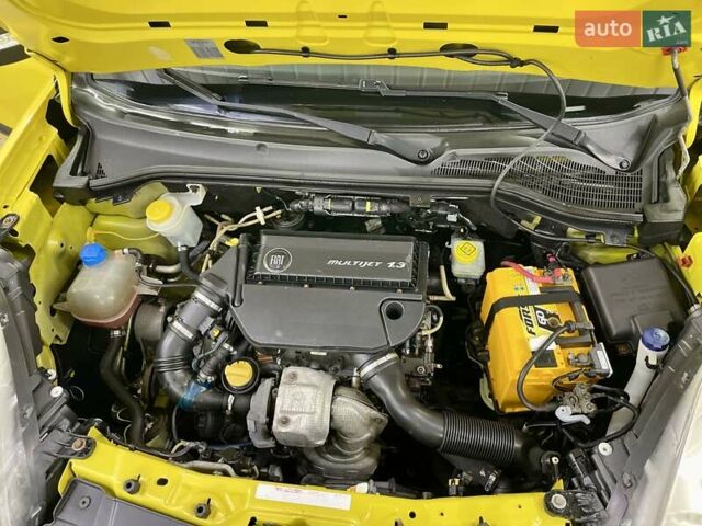 Жовтий Фіат Добло, об'ємом двигуна 1.25 л та пробігом 301 тис. км за 5099 $, фото 5 на Automoto.ua