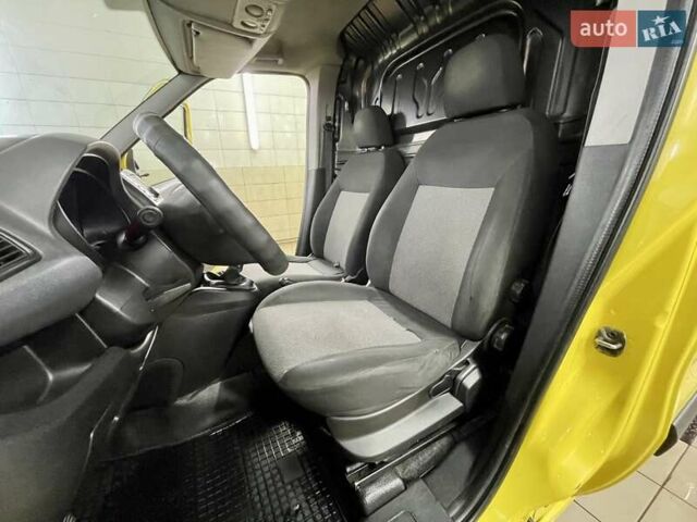 Жовтий Фіат Добло, об'ємом двигуна 1.25 л та пробігом 301 тис. км за 5099 $, фото 17 на Automoto.ua