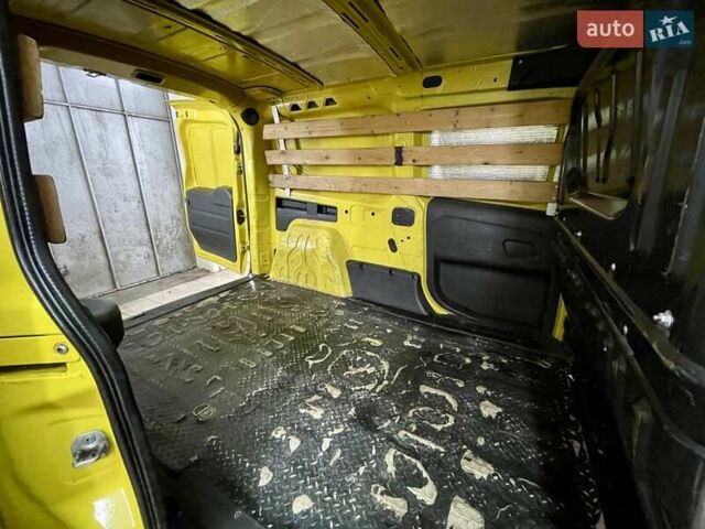Жовтий Фіат Добло, об'ємом двигуна 1.25 л та пробігом 301 тис. км за 5099 $, фото 23 на Automoto.ua