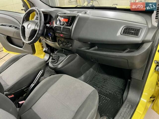 Жовтий Фіат Добло, об'ємом двигуна 1.25 л та пробігом 301 тис. км за 5099 $, фото 26 на Automoto.ua