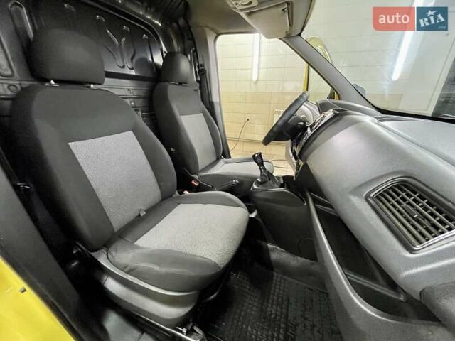 Жовтий Фіат Добло, об'ємом двигуна 1.25 л та пробігом 301 тис. км за 5099 $, фото 24 на Automoto.ua