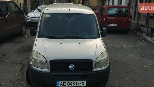Серый Фиат Добло, объемом двигателя 1.2 л и пробегом 390 тыс. км за 3999 $, фото 3 на Automoto.ua