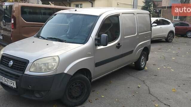 Серый Фиат Добло, объемом двигателя 1.2 л и пробегом 390 тыс. км за 3999 $, фото 1 на Automoto.ua