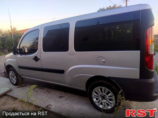 Серый Фиат Добло, объемом двигателя 1.9 л и пробегом 399 тыс. км за 6500 $, фото 1 на Automoto.ua