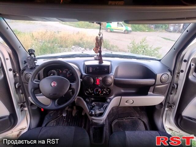 Серый Фиат Добло, объемом двигателя 1.9 л и пробегом 399 тыс. км за 6500 $, фото 5 на Automoto.ua