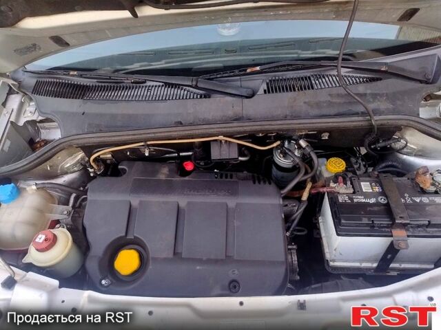 Серый Фиат Добло, объемом двигателя 1.9 л и пробегом 399 тыс. км за 6500 $, фото 10 на Automoto.ua