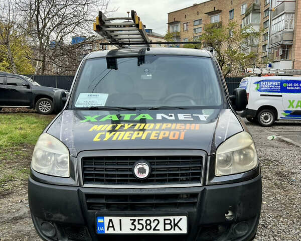 Серый Фиат Добло, объемом двигателя 1.6 л и пробегом 322 тыс. км за 3100 $, фото 2 на Automoto.ua