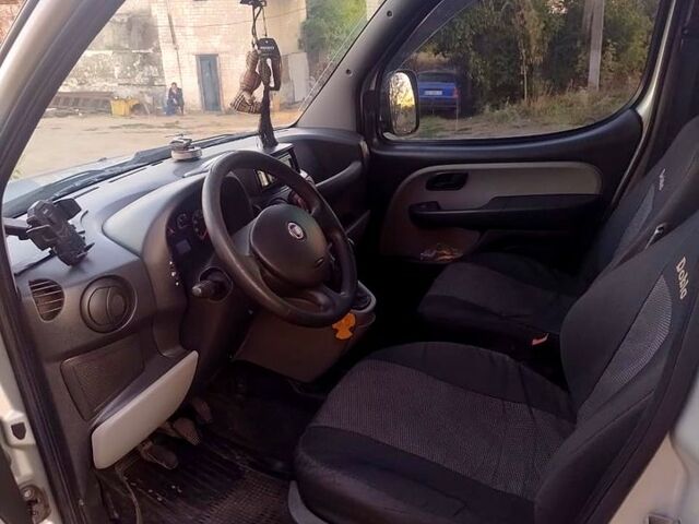 Серый Фиат Добло, объемом двигателя 1.9 л и пробегом 399 тыс. км за 6500 $, фото 7 на Automoto.ua