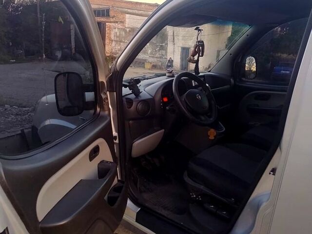 Серый Фиат Добло, объемом двигателя 1.9 л и пробегом 399 тыс. км за 6500 $, фото 6 на Automoto.ua