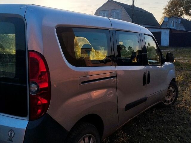 Серый Фиат Добло, объемом двигателя 1.6 л и пробегом 112 тыс. км за 7800 $, фото 2 на Automoto.ua