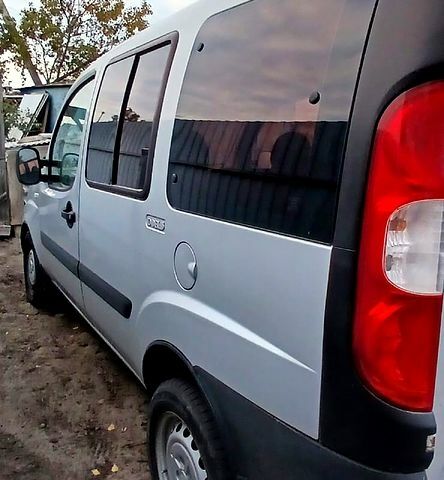 Серый Фиат Добло, объемом двигателя 1.4 л и пробегом 208 тыс. км за 5500 $, фото 6 на Automoto.ua