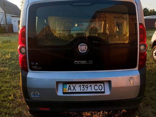 Серый Фиат Добло, объемом двигателя 1.6 л и пробегом 112 тыс. км за 7800 $, фото 3 на Automoto.ua