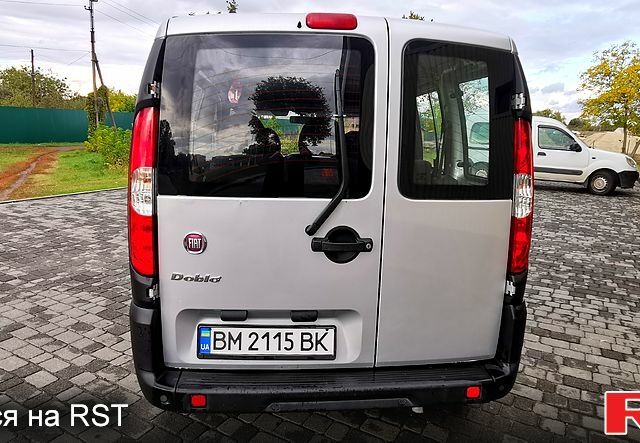 Серый Фиат Добло, объемом двигателя 1.4 л и пробегом 220 тыс. км за 5800 $, фото 2 на Automoto.ua