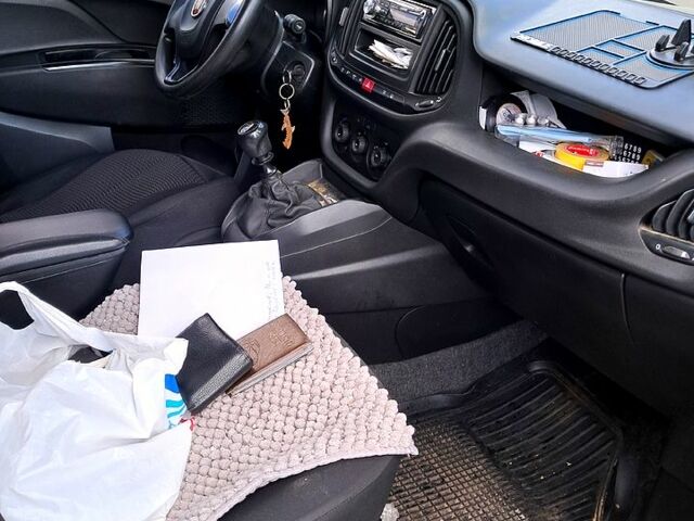 Серый Фиат Добло, объемом двигателя 1.4 л и пробегом 142 тыс. км за 9500 $, фото 1 на Automoto.ua