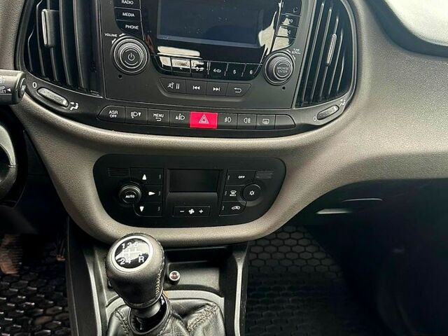 Серый Фиат Добло, объемом двигателя 1.4 л и пробегом 80 тыс. км за 16900 $, фото 7 на Automoto.ua