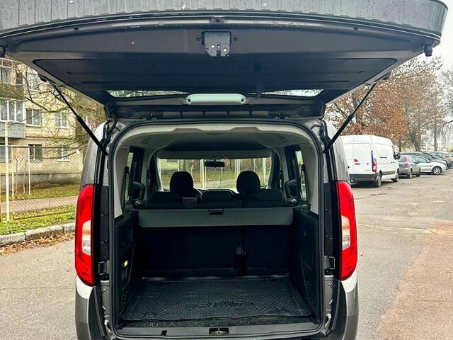 Серый Фиат Добло, объемом двигателя 1.4 л и пробегом 80 тыс. км за 16900 $, фото 2 на Automoto.ua