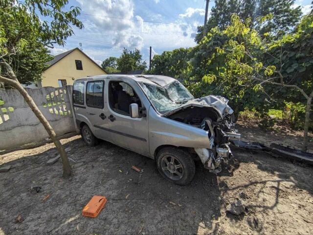 Серый Фиат Добло, объемом двигателя 1.9 л и пробегом 200 тыс. км за 1200 $, фото 1 на Automoto.ua