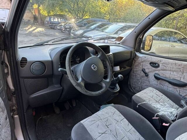 Серый Фиат Добло, объемом двигателя 1.2 л и пробегом 200 тыс. км за 1650 $, фото 3 на Automoto.ua