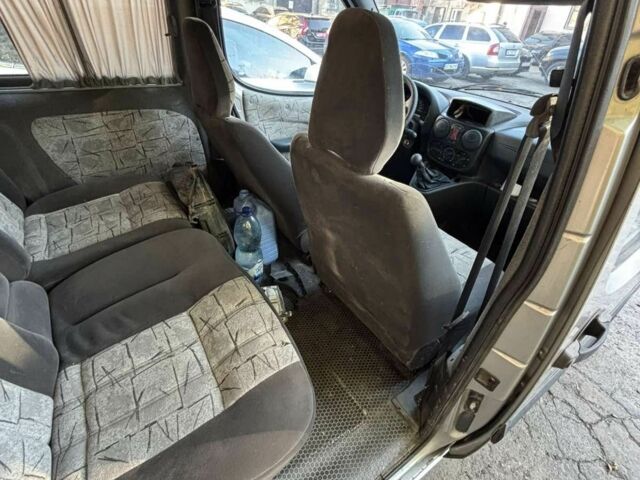 Серый Фиат Добло, объемом двигателя 1.2 л и пробегом 200 тыс. км за 1650 $, фото 4 на Automoto.ua