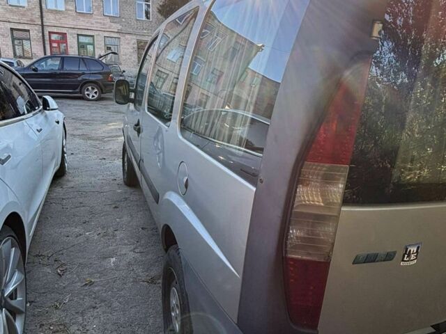 Серый Фиат Добло, объемом двигателя 1.2 л и пробегом 200 тыс. км за 1650 $, фото 5 на Automoto.ua