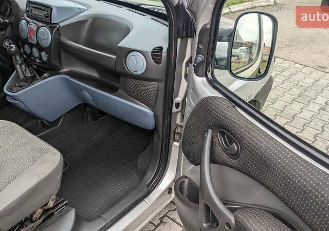 Серый Фиат Добло, объемом двигателя 1.9 л и пробегом 228 тыс. км за 3600 $, фото 2 на Automoto.ua