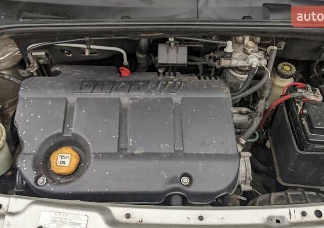 Серый Фиат Добло, объемом двигателя 1.9 л и пробегом 228 тыс. км за 3600 $, фото 10 на Automoto.ua