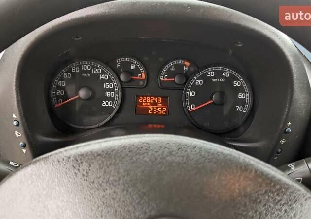 Серый Фиат Добло, объемом двигателя 1.9 л и пробегом 228 тыс. км за 3600 $, фото 7 на Automoto.ua