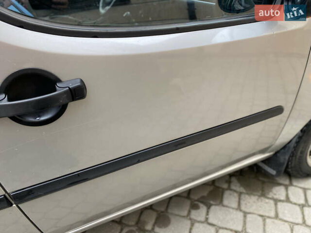 Серый Фиат Добло, объемом двигателя 1.6 л и пробегом 205 тыс. км за 3350 $, фото 67 на Automoto.ua